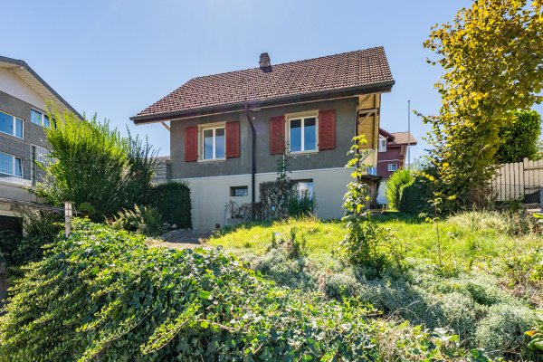 Einfamilienhaus mit zahlreichen (Aus)baumöglichkeiten