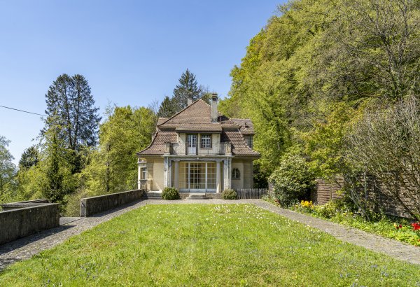 Historische Villa mit märchenhafter Gartenanlage