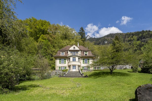 Historische Villa mit märchenhafter Gartenanlage