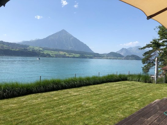Mietobjekt: Seehaus am Thunersee mit Bootshaus & Motorboot