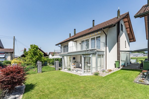Perfekt gepflegtes Haus am grünen Dorfrand